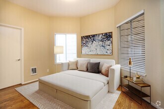 Building Photo - 977 Pine