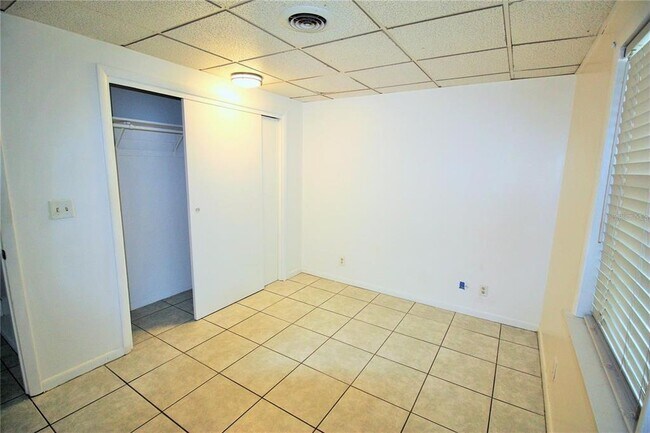 Building Photo - 521 20th St SW