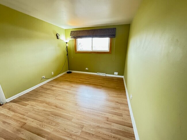 Building Photo - 9 E Judith Ann Dr