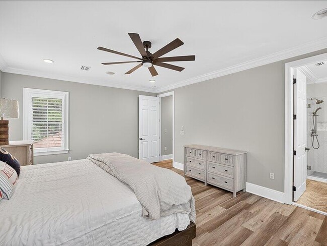 Building Photo - 3161 Club Dr