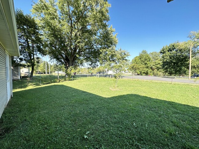 Building Photo - 496 Louisiana Ave. Clarksville, TN 37042
