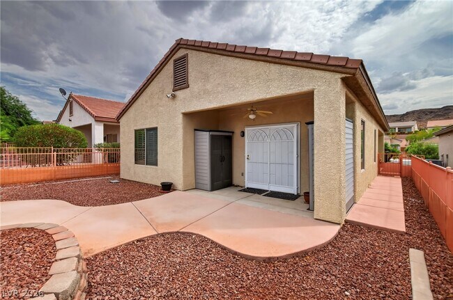 Building Photo - 2118 Desert Woods Dr