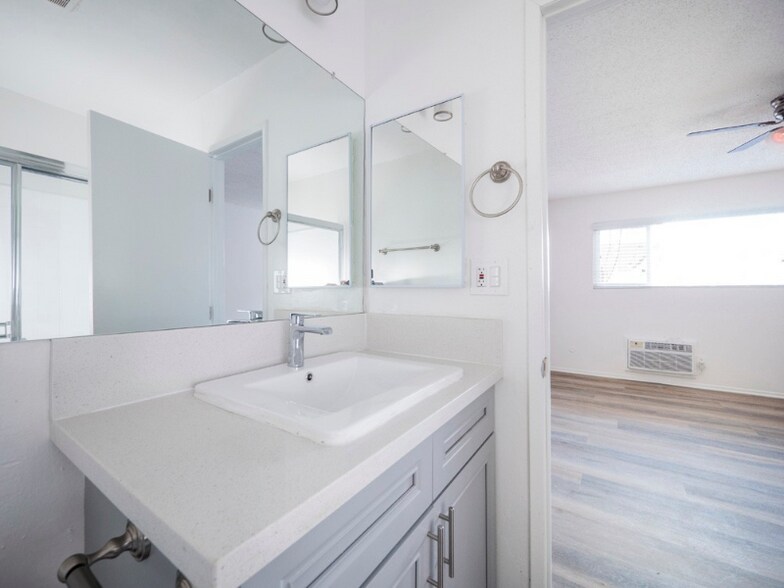 Building Photo - 20951 Roscoe Blvd