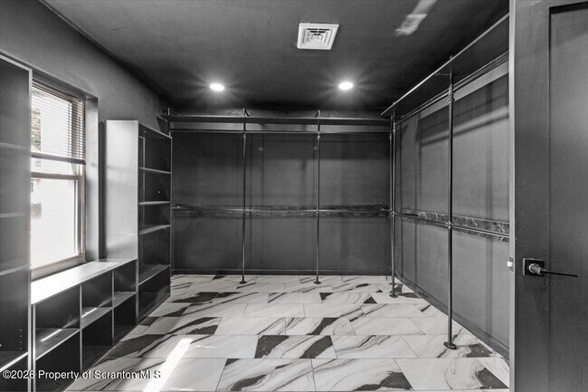 Building Photo - 523 Meyer St