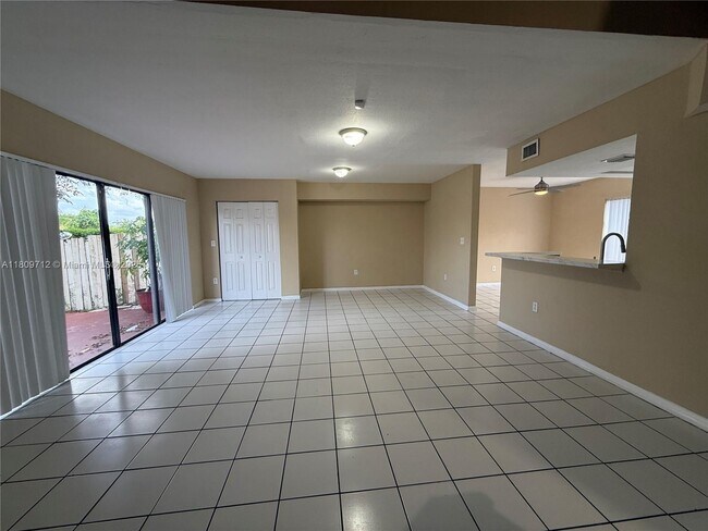 Building Photo - 3208 San Remo Cir
