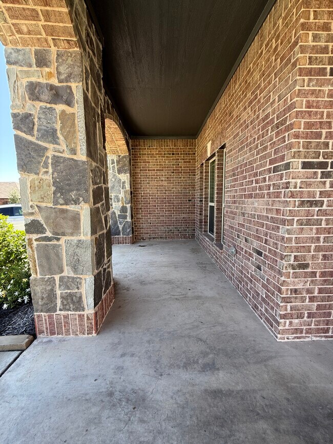 Building Photo - 1332 Fox Gln Trl