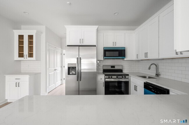 Building Photo - 29 Village Rd