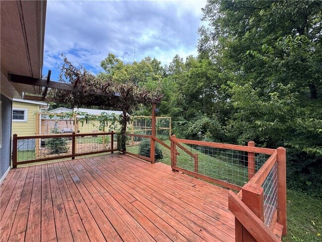 Building Photo - 320 S Washington Ave