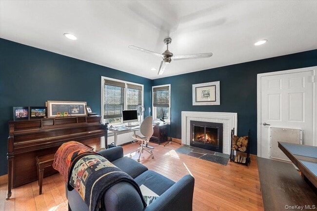 Building Photo - 10 Taft Ln