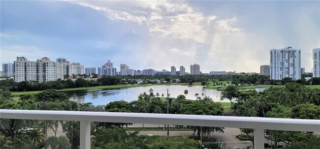 Building Photo - 3731 N Country Club Dr