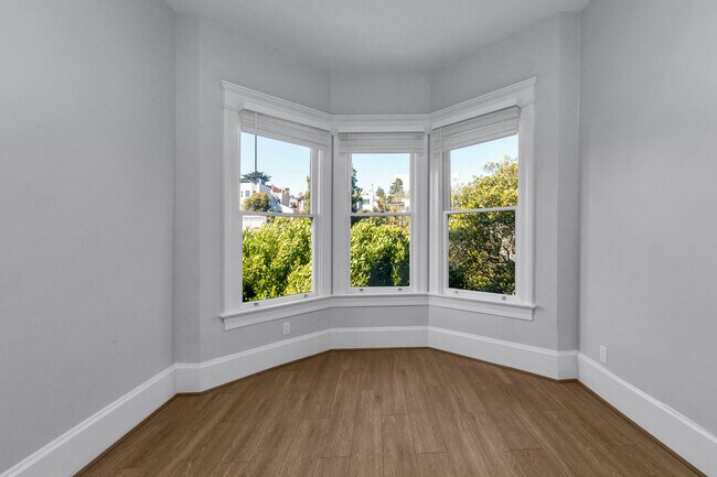 Interior Photo - 2927 Sacramento