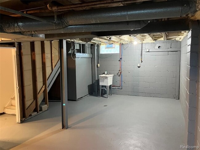 Building Photo - 20034 Rosemont Ave