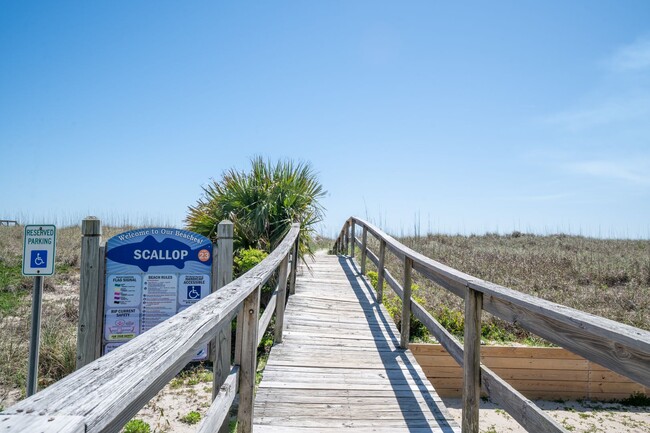 Building Photo - PERFECT BEACH GETAWAY - AVAILABLE MID-DECE...