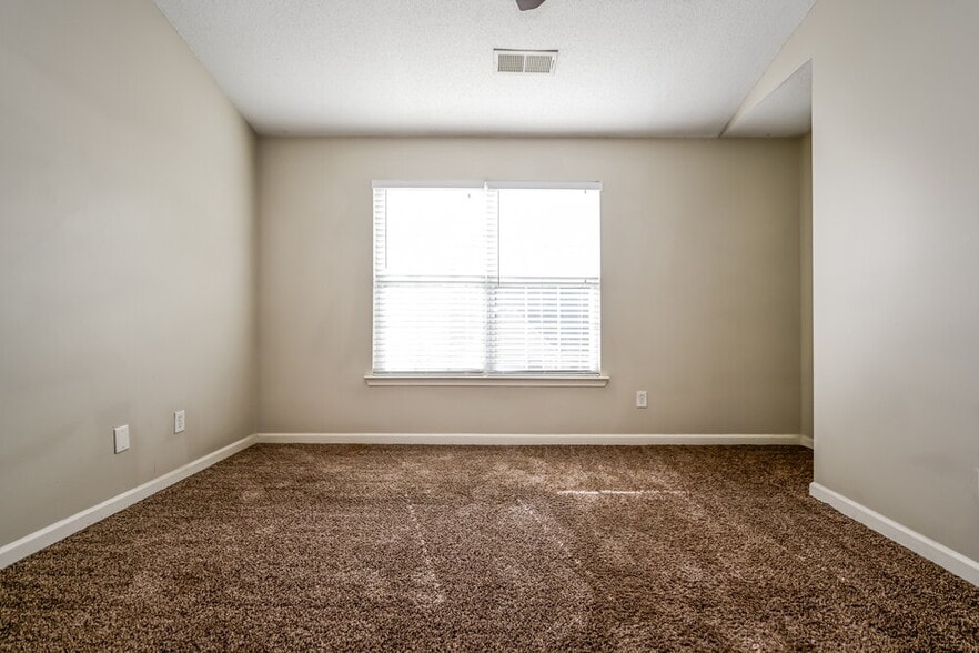 Building Photo - 128 Lossie Ln