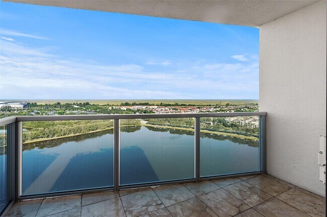 Building Photo - 2641 N Flamingo Rd