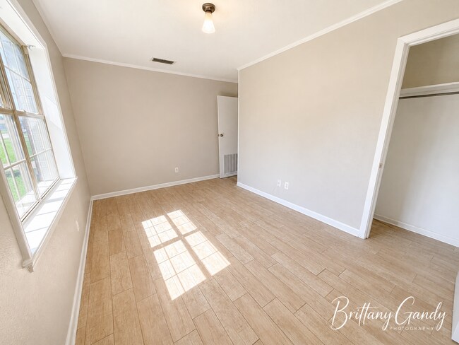 Building Photo - 5309 Daffodil Ave