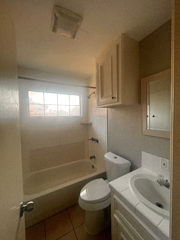 Building Photo - 514 N 5th St