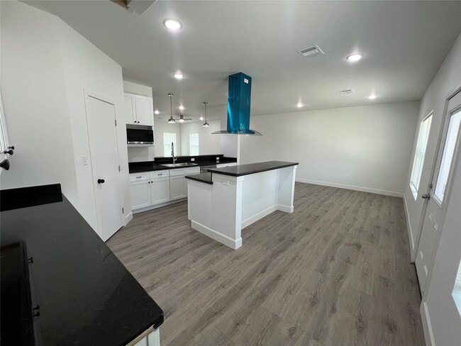Building Photo - 13314 Oak Ledge Dr