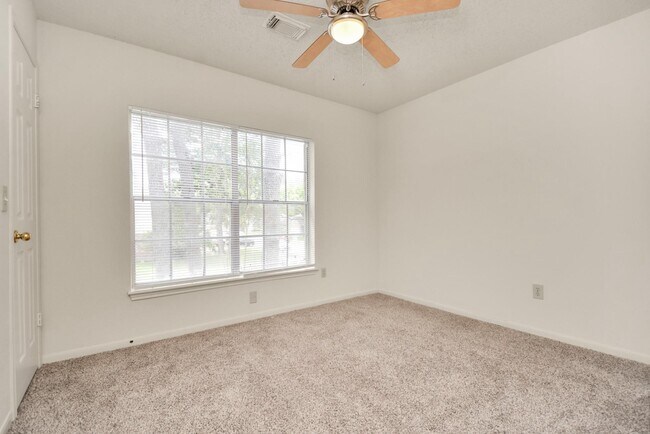 Building Photo - 17210 Colony Creek Dr