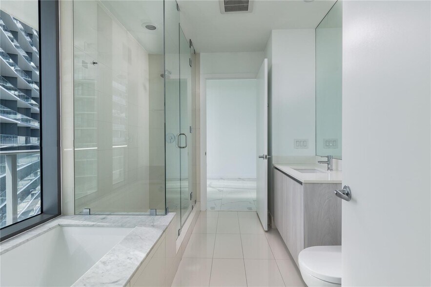 Building Photo - 480 NE 31st