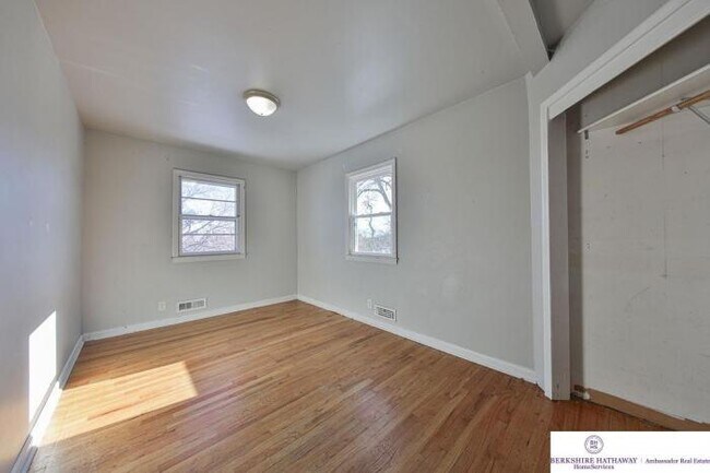 Building Photo - 3 bedroom in Omaha NE 68114