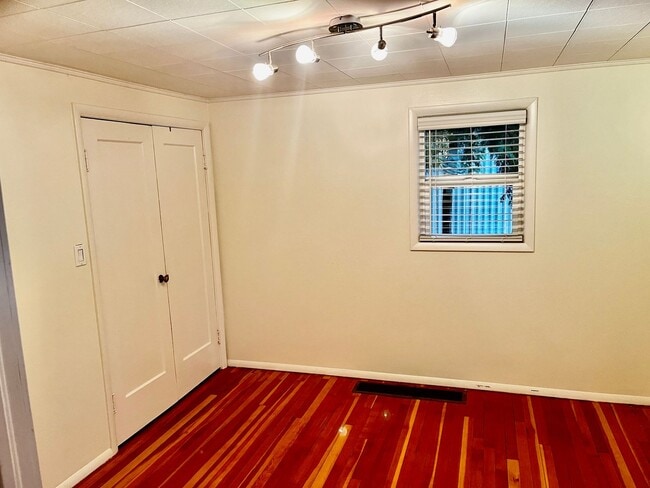 Building Photo - Welcome Home to Comfort and Charm in Blain...