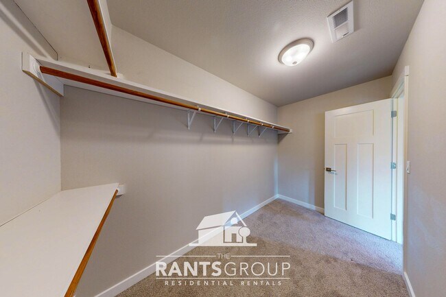 Building Photo - Modern 3-Bed Home in Steilacoom Ridge w/ AC, Fenced Yard and Easy Commute to JBLM!