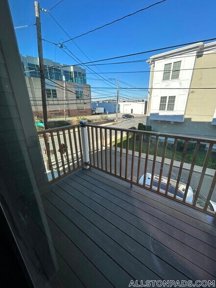 Building Photo - 157 Everett St