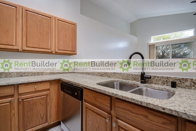 Building Photo - FALL SPECIAL: RENT THIS BEAUTIFUL HOME NOW!