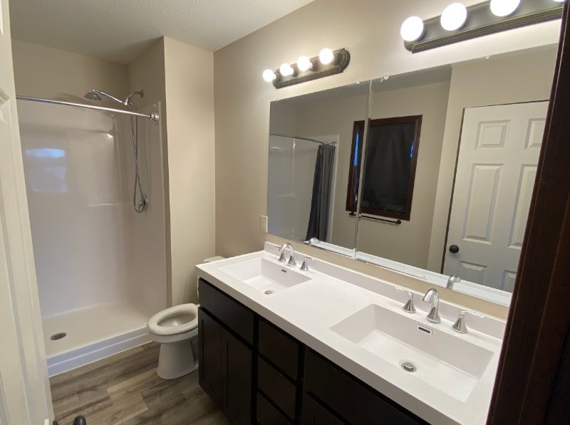 Building Photo - 906 Taft St S