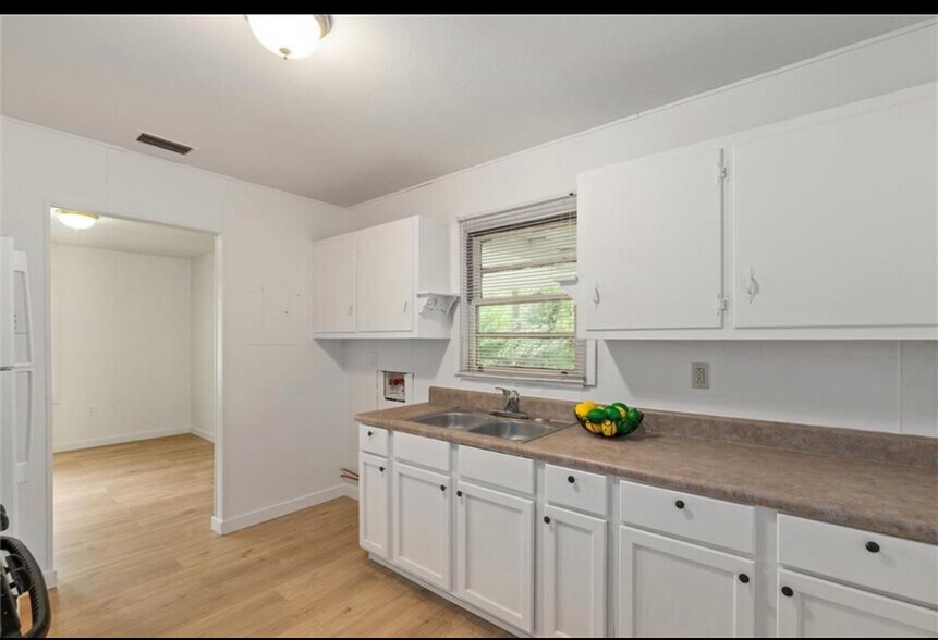 Building Photo - 1208 Creekway Dr