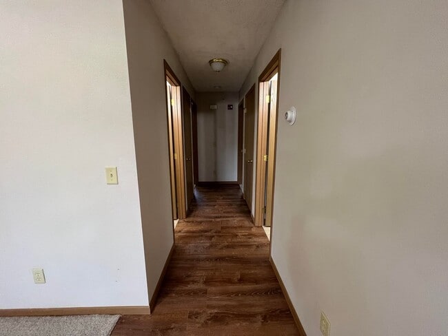 Building Photo - Pre-Leasing for 26/27 School Year