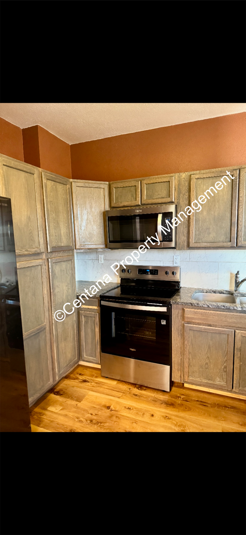 Building Photo - 601 W Mercury St