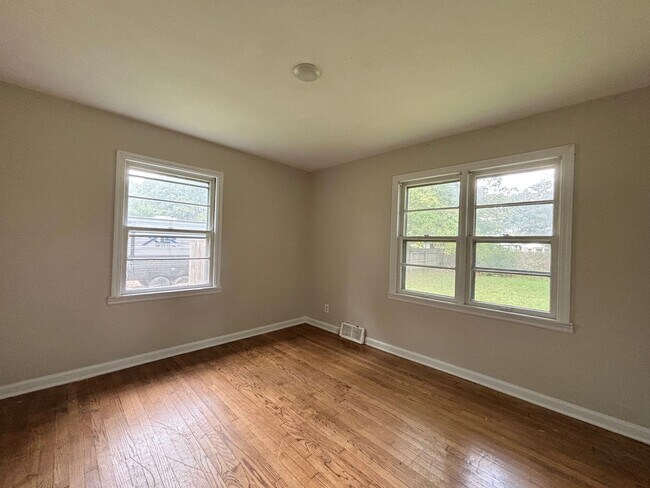 Building Photo - 3 Bed/ 1 Bath - Single Family Home