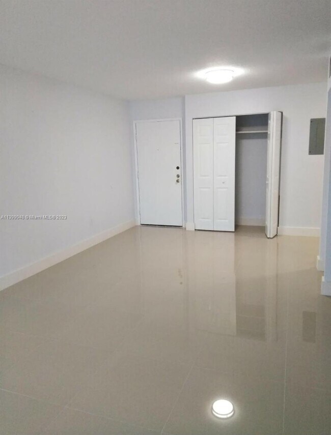 Building Photo - 110 Fontainebleau Blvd