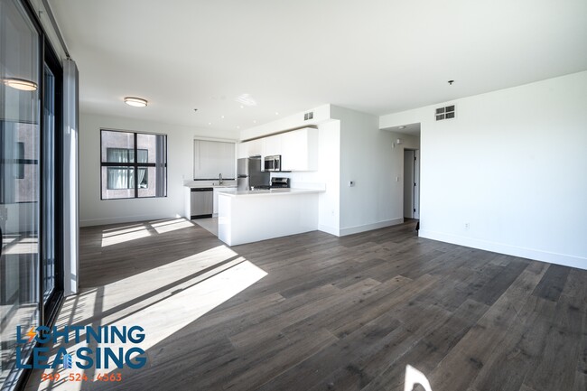 Building Photo - 8811 Burton Way