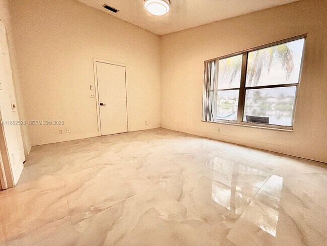 Building Photo - 1841 SW 176th Ave