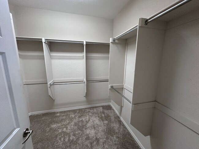 Building Photo - Single Story 3 Bed/2 Bathroom Home