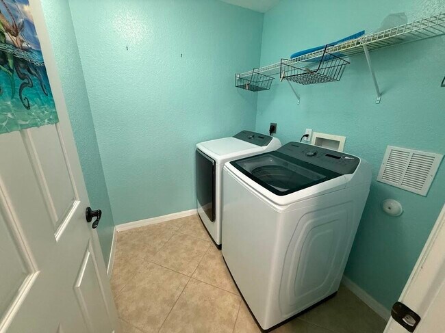 Building Photo - 5574 43rd Ct