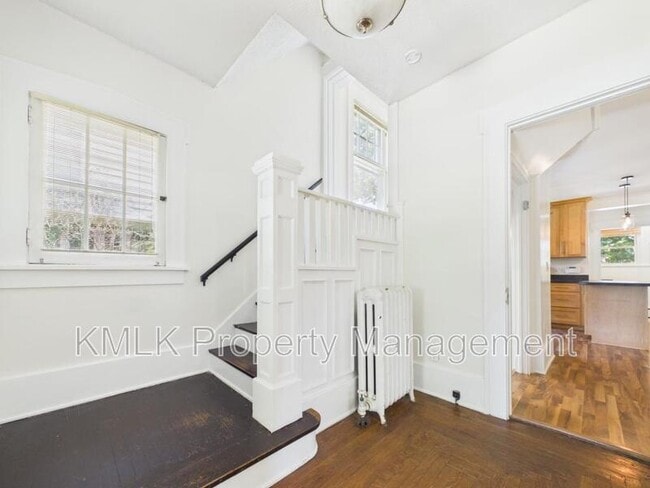 Building Photo - 137 Conger Ave