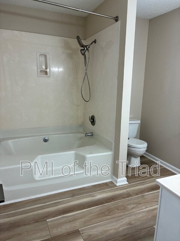 Building Photo - 10 Creekstone Ct