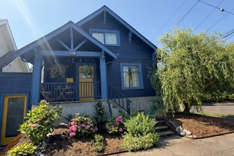 Building Photo - 604 NE Shaver St