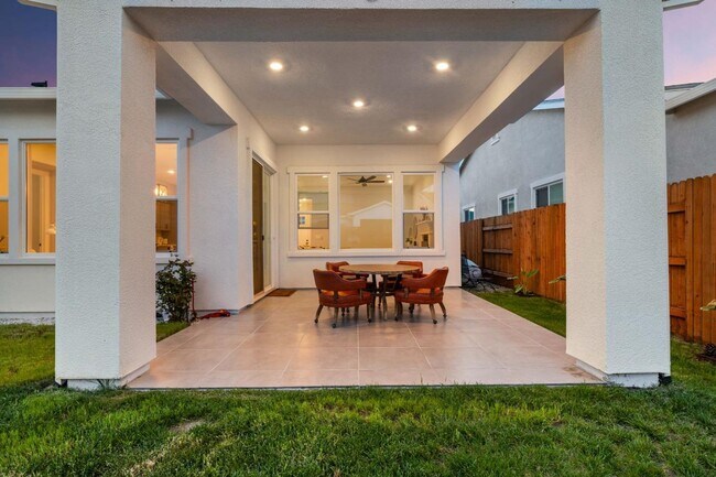 Building Photo - Beautiful Single-Story Home for Rent – Wes...