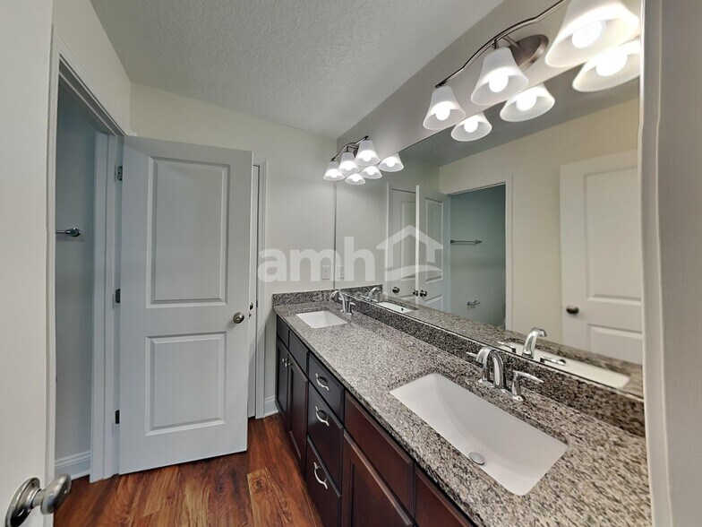 Building Photo - 32 Atlanta Dr