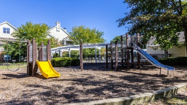 Building Photo - 5489 Crescent Ridge Dr