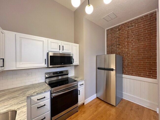 Building Photo - 27 Hillside Pl