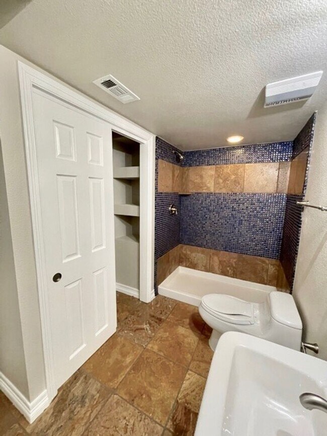 Building Photo - Stunning 4 Bed/4 Bath Home in Banning Lewis Ranch