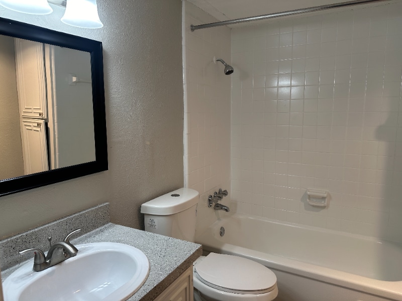 Building Photo - 3754 W Buckingham Rd