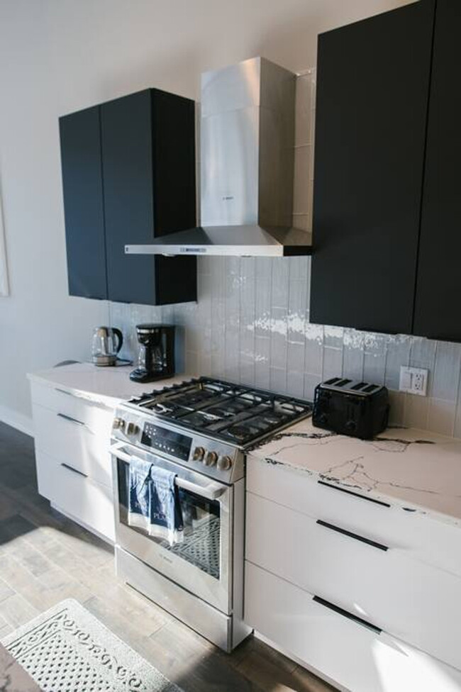 Building Photo - 2019 N Bingham St