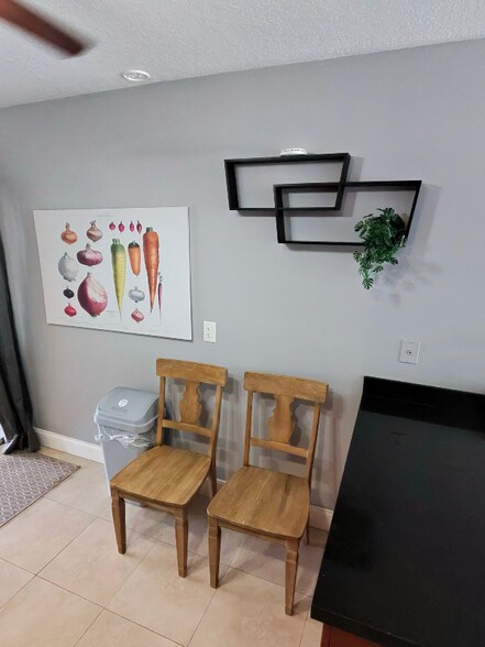 Building Photo - 2419 NE 2nd Ave